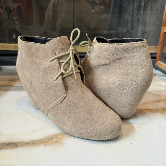 Dolce Vita Women’s Suede Wedge Lace Up Ankle Boots Beige/Taupe Size 9 - Picture 1 of 8